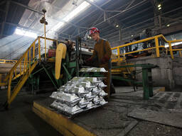 Aluminum A7 (99.7% Al) in ingots from a reliable manufacturer RUSAL