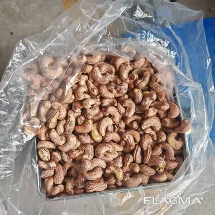 Roasted cashew nuts with skin